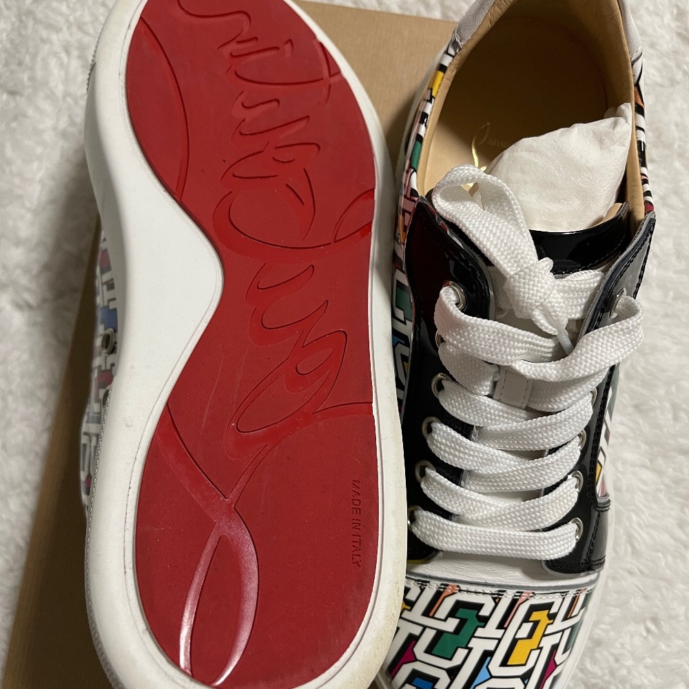 Sneakers